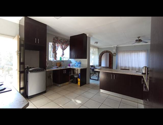3 BEDROOM FREEHOLD FOR SALE IN SILVERTON